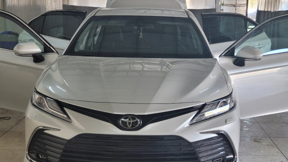 Toyota Camry Белый металлик