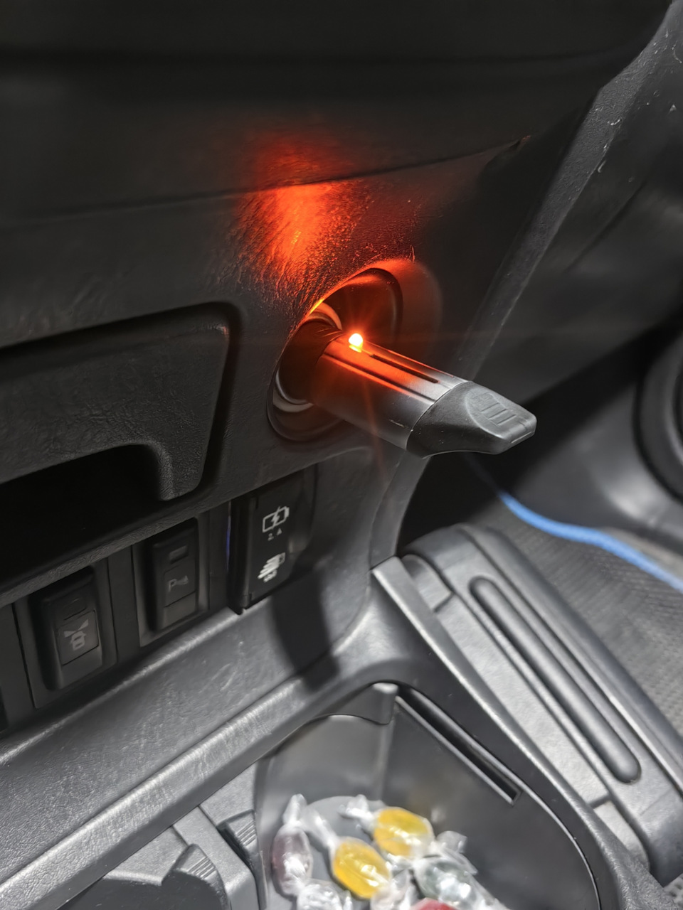 Вторая — оранж — Toyota RAV4 (II)