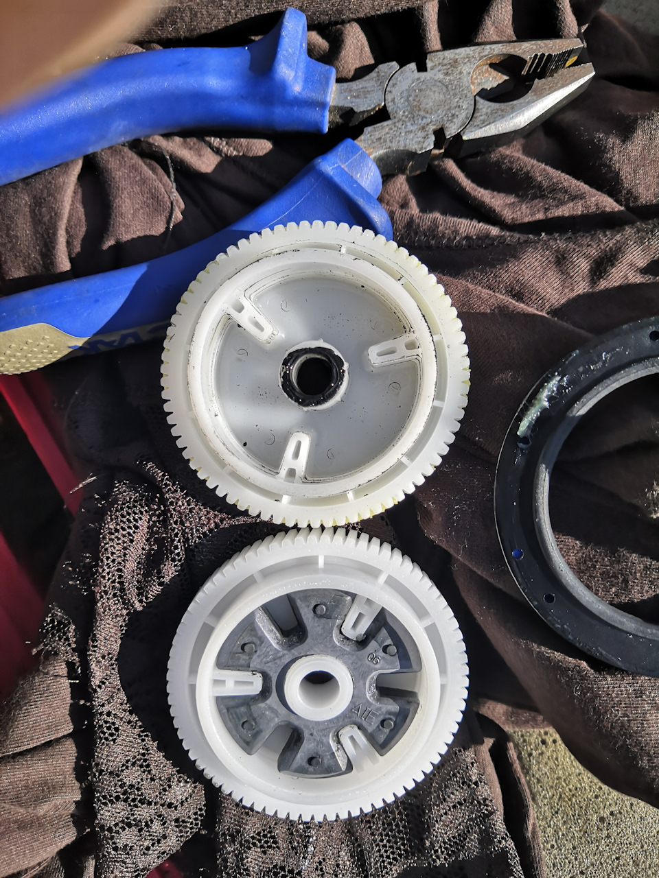 Замена шестеренки в правом стеклоподъемнике — Skoda Octavia A5 Mk2, 1,6 ...