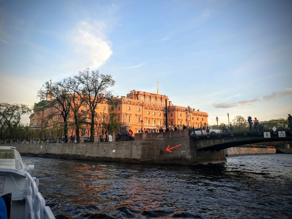 Михаийловский замок и малюсенький Чижик-Пыжик — Audi A4 (B9)