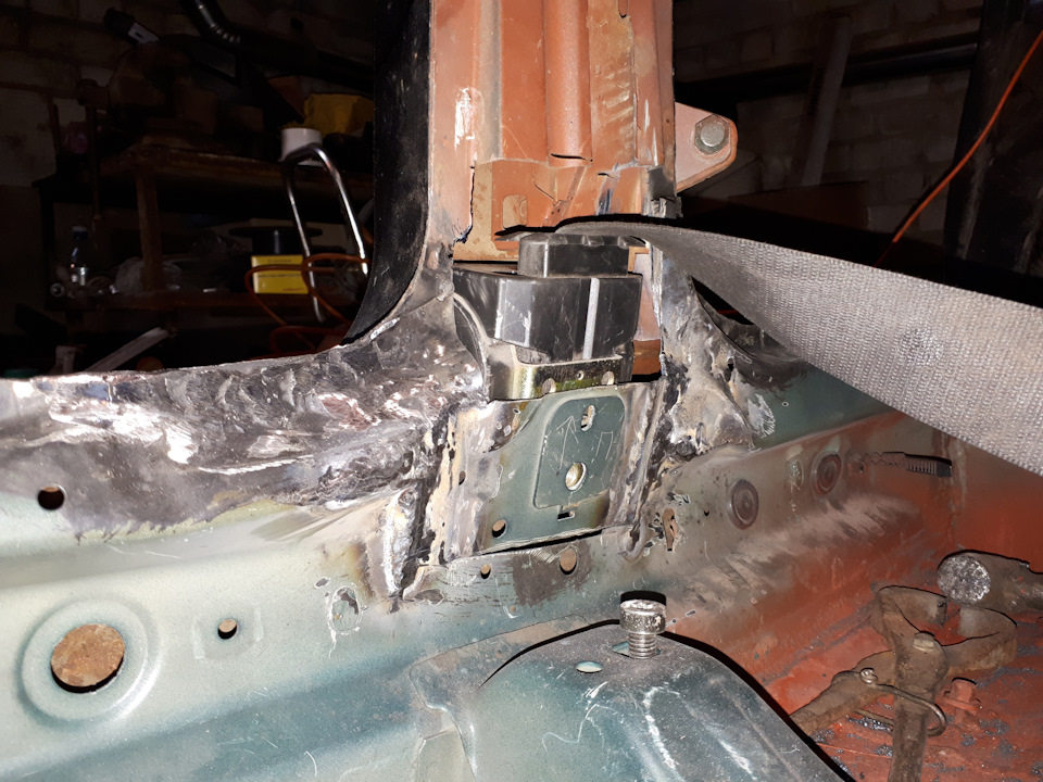 Крепление ремней безопасности — ГАЗ 24, 2,5 л, 1974 года | кузовной ...