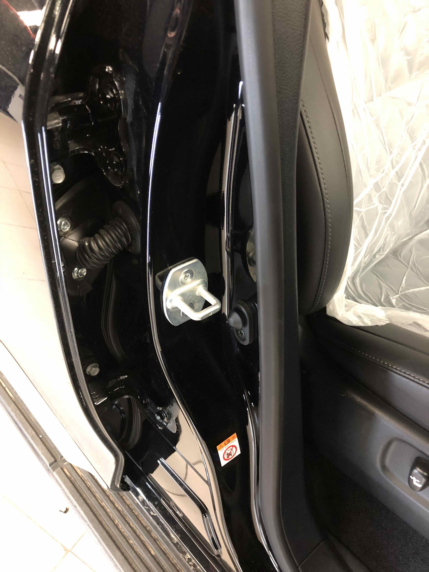 Доводчики land cruiser 200. Доводчики land cruiser 200. Toyota land cruiser 200 доводчик багажника. Toyota land cruiser 200 доводчики с китая. Land cruiser 200 доводчики дверей.