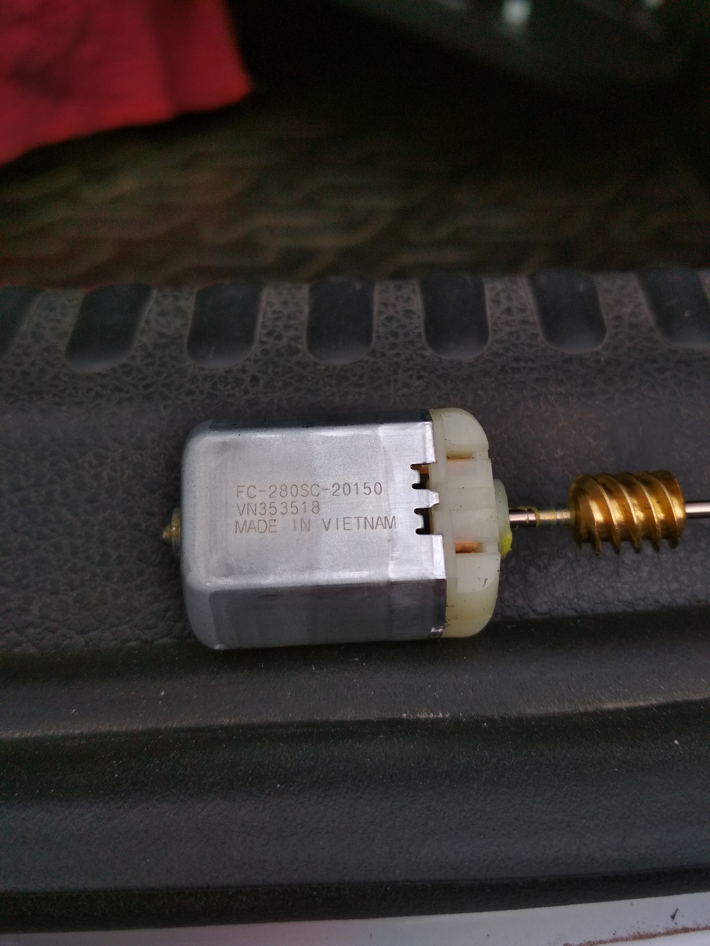 моторчик замка багажника nissan qashqai. Ford focus моторчик замка. моторчик замка крышки багажника форд фокус 2 седан. моторчик для замка двери volvo фольксваген б5. моторчик багажника форд фокус 2.