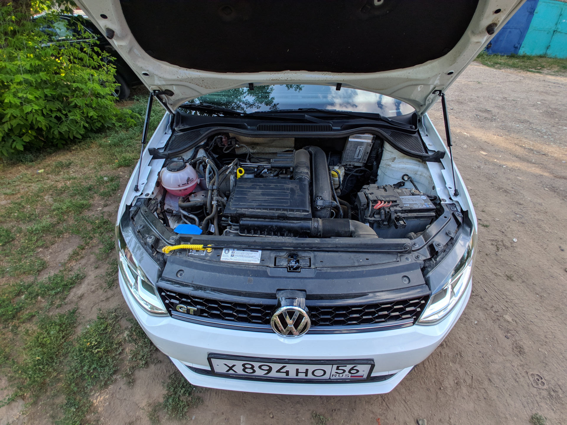 Как снять капот на фольксваген поло Газовые упоры капота - Volkswagen Polo Sedan GT, 1,4 л, 2018 года аксессуары DRI