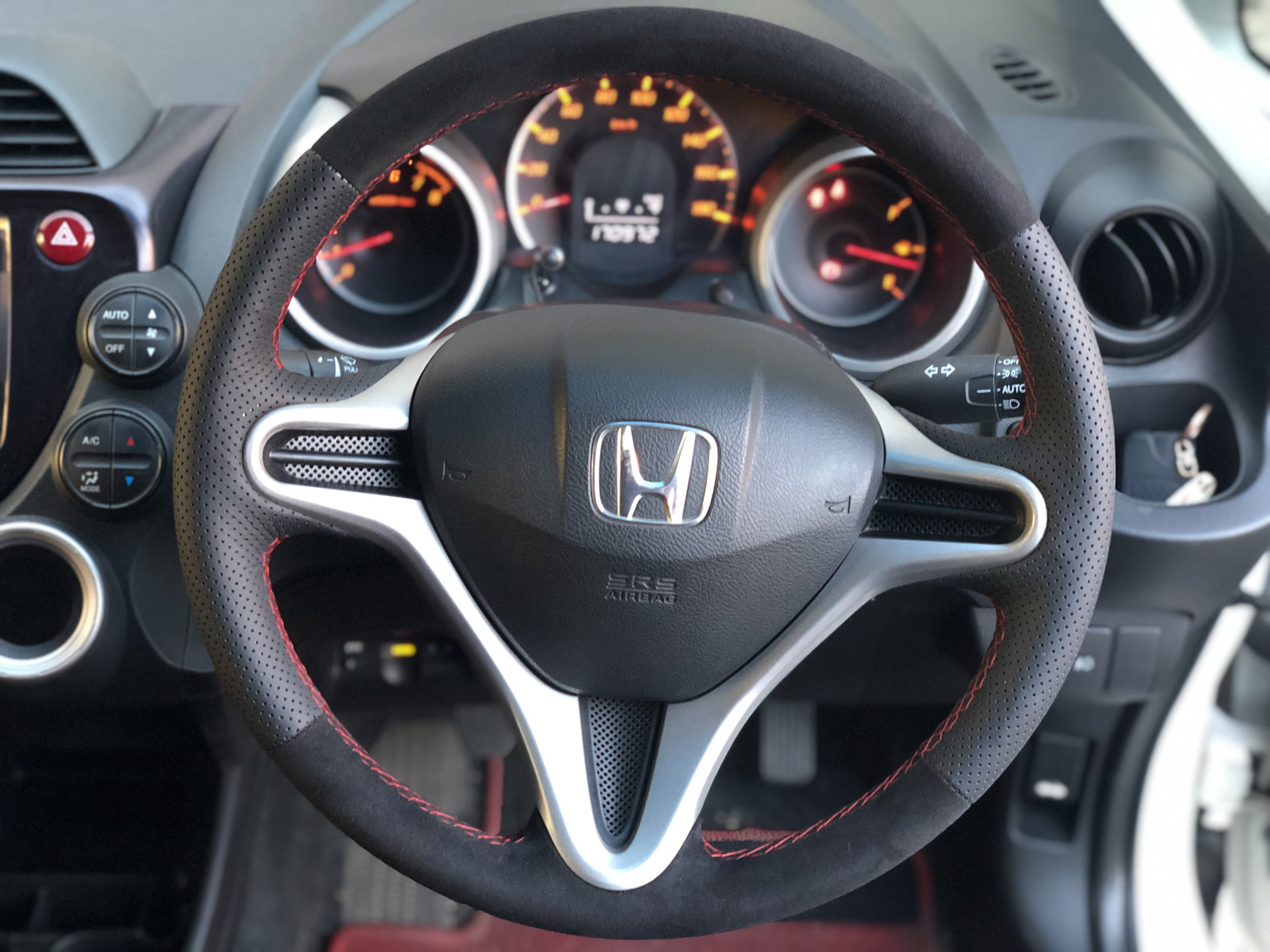 Новый руль (нат.кожа+алькантара) — Honda Fit (2G), 1,5 л, 2010 года |  стайлинг | DRIVE2