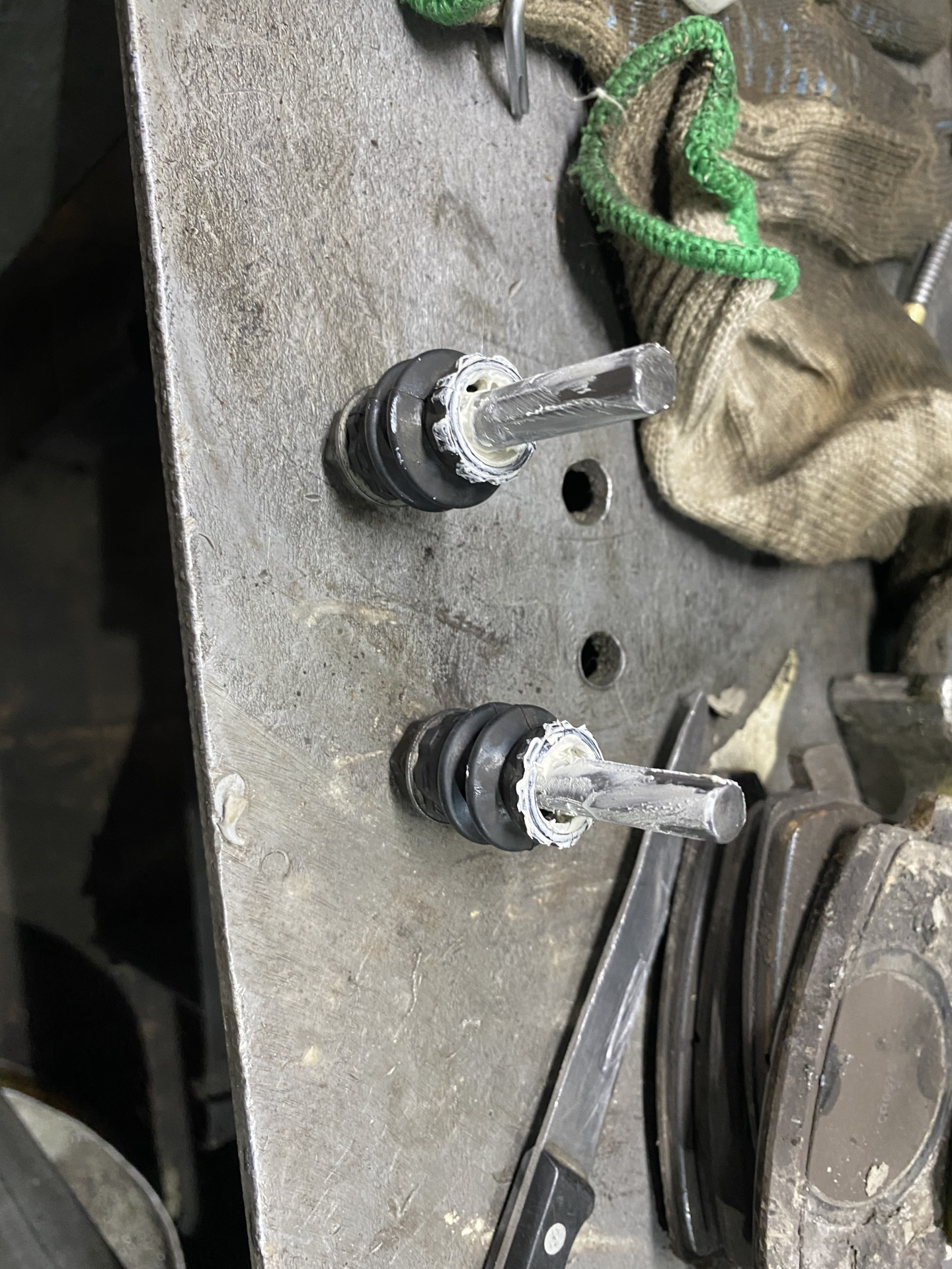 Замена передних дисков и колодок, масла в коробке — Lada Ларгус, 1,6 л ...