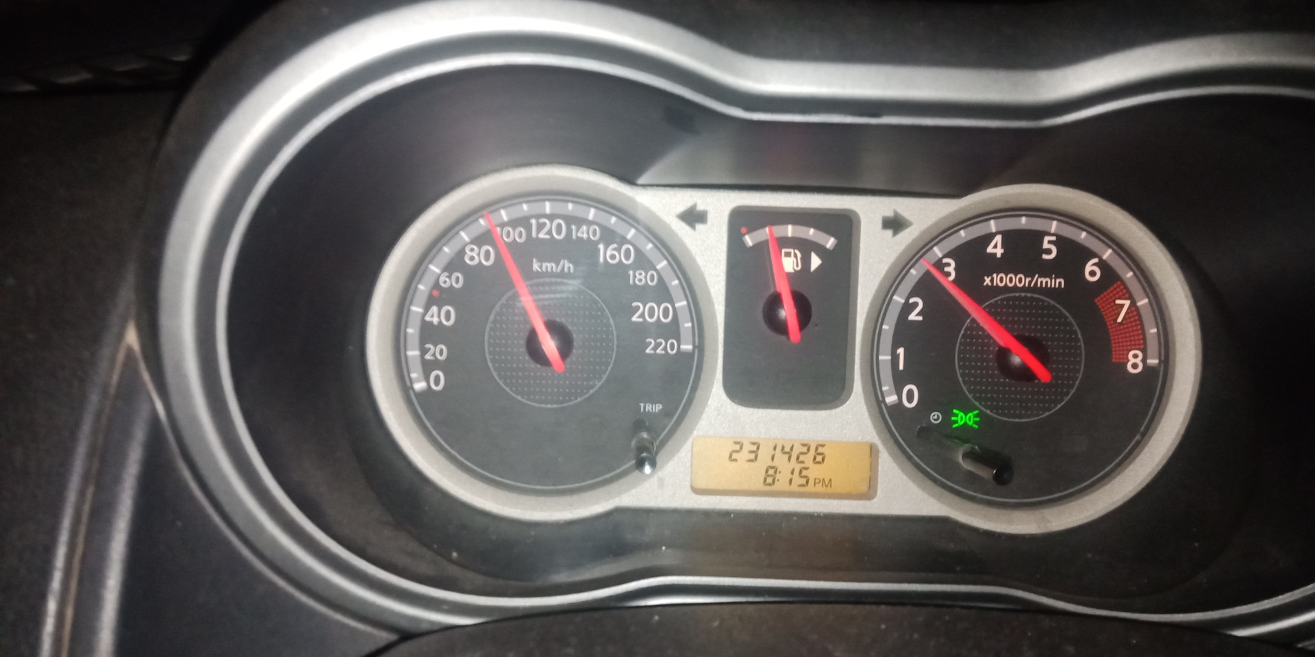 Замена резинок на реактивной тяге подрамника. — Nissan Note (1G), 1,6 л ...