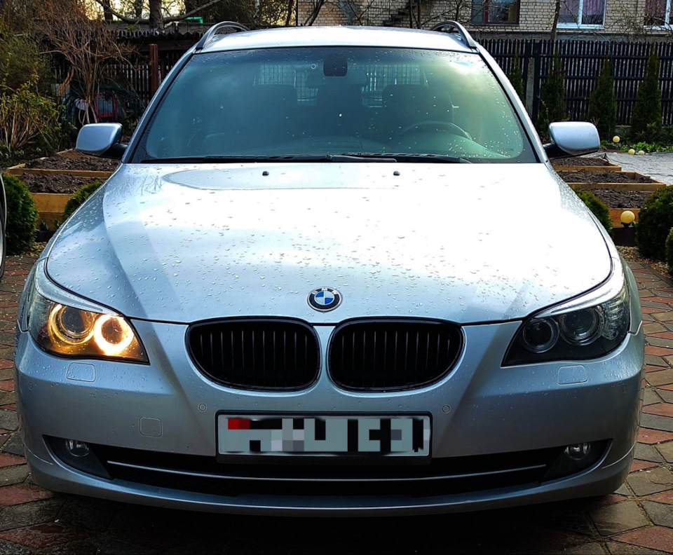 Замена лампочки в глазках — BMW 5 series Touring (E61), 2 л, 2008 года ...