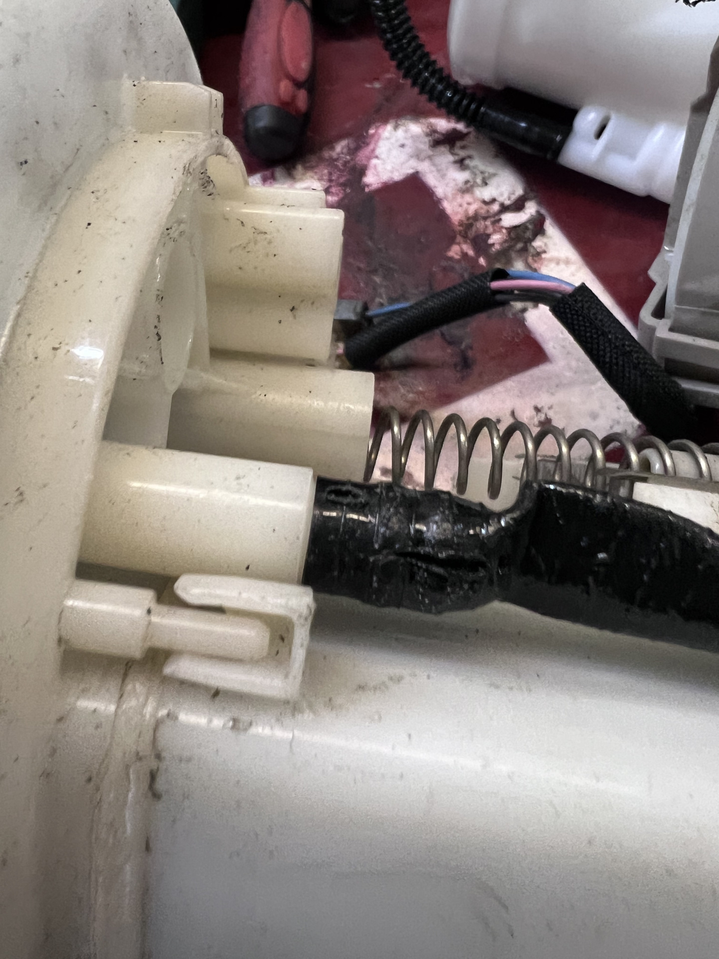 топливный фильтр опель астра ф 1. вскрытие топливного фильтра aiko. каризма топливный фильтр грубой очистки. бензофильтр для мл 350. надо ли менять топливный.