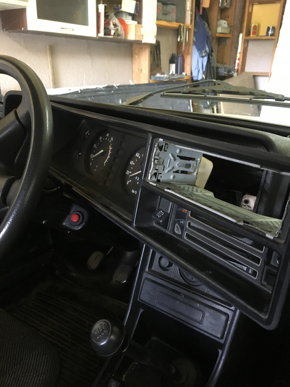 Замена лампочек в приборной панели — Lada 2107, 1,6 л, 2005 года ...