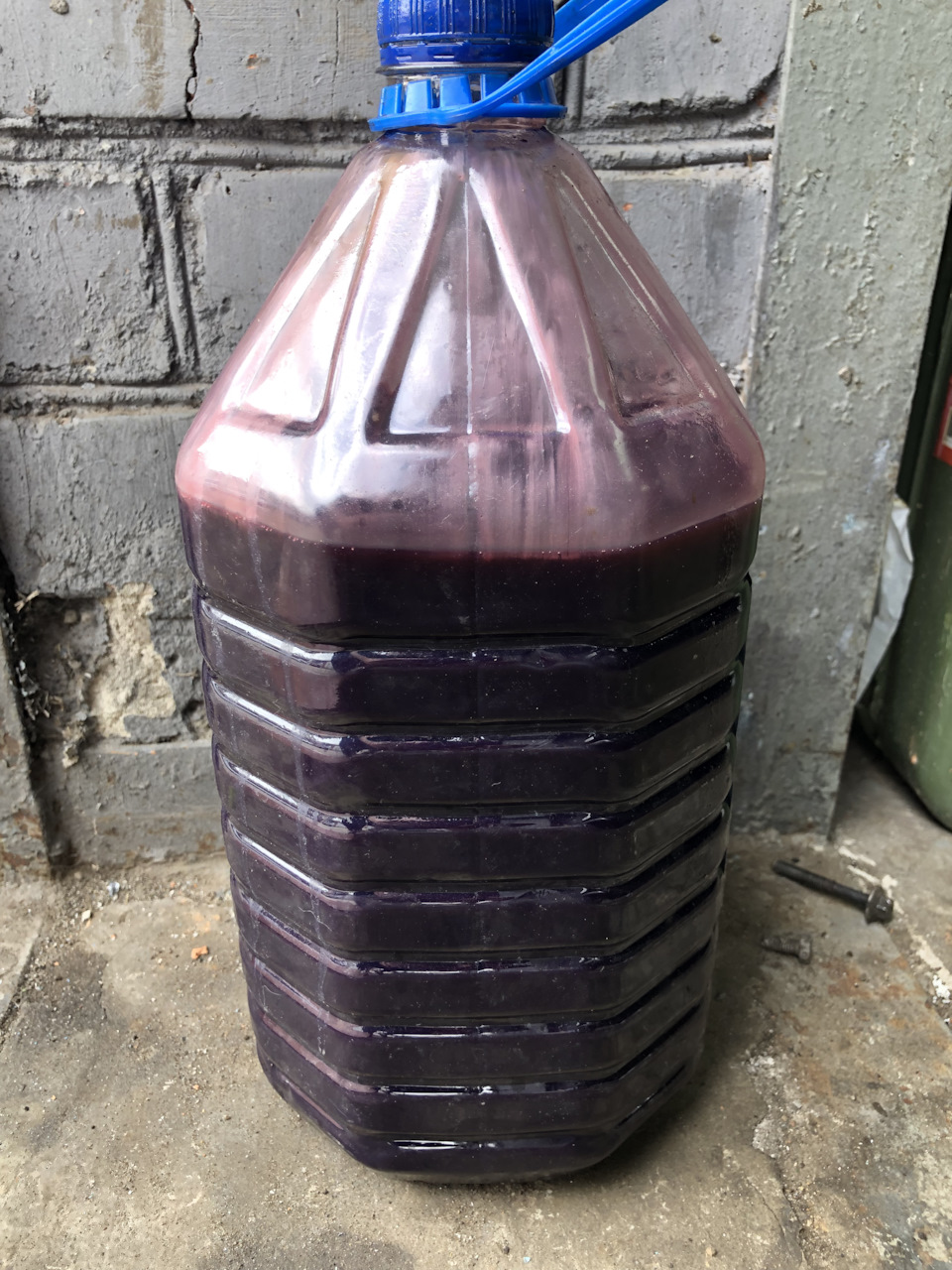 Часть слившегося масла — Toyota RAV4 (IV)