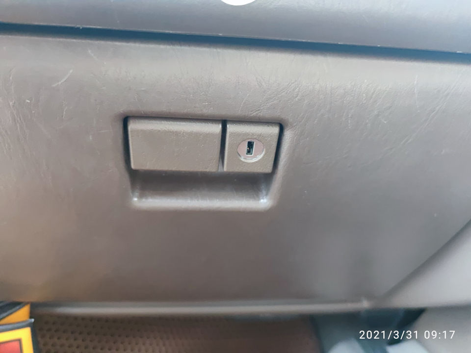 239. Замок в "бардачок" TLC Prado 90 (правый руль). — Toyota Land ...