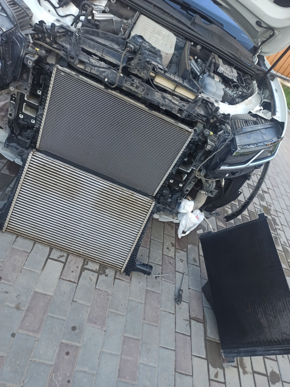Ну и с помощью мойки высокого давления, очень тщательно и старательно выбил всю грязь — Volkswagen Touareg (3G)