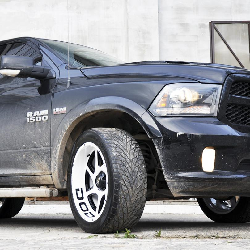 Dodge ram 1500 2005. Ram 1500 rebel. рам 1500 колеса. Dodge ram 2020. рам 1500 колеса.