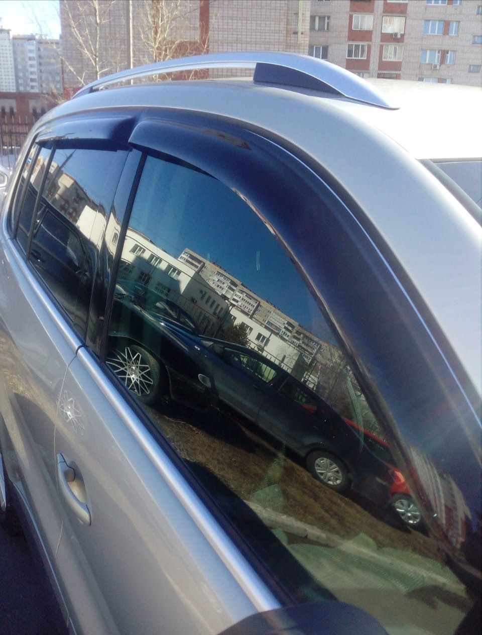 Ветровики — Volkswagen Tiguan (1G), 2 л, 2011 года | аксессуары | DRIVE2