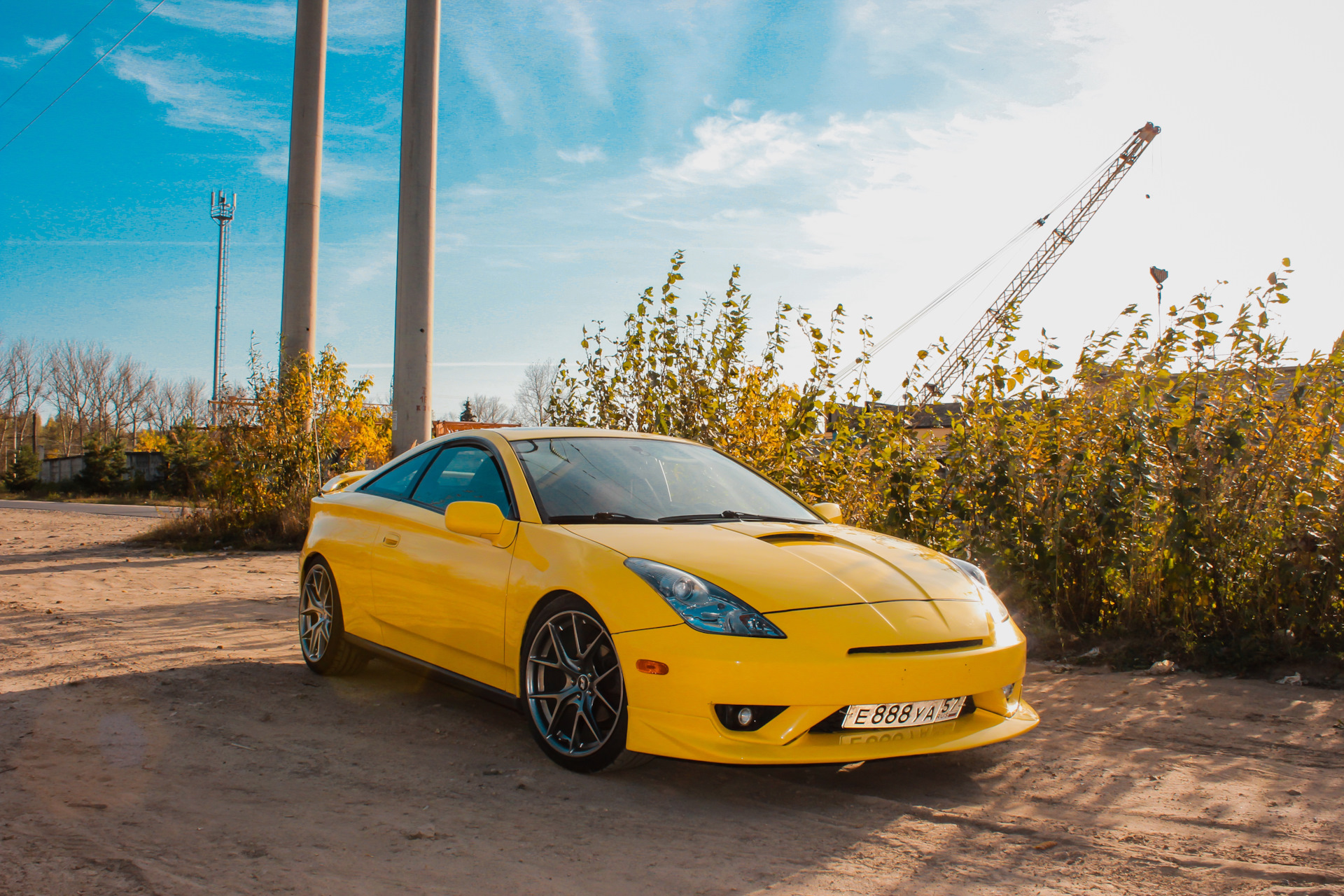 Toyota Celica желтая