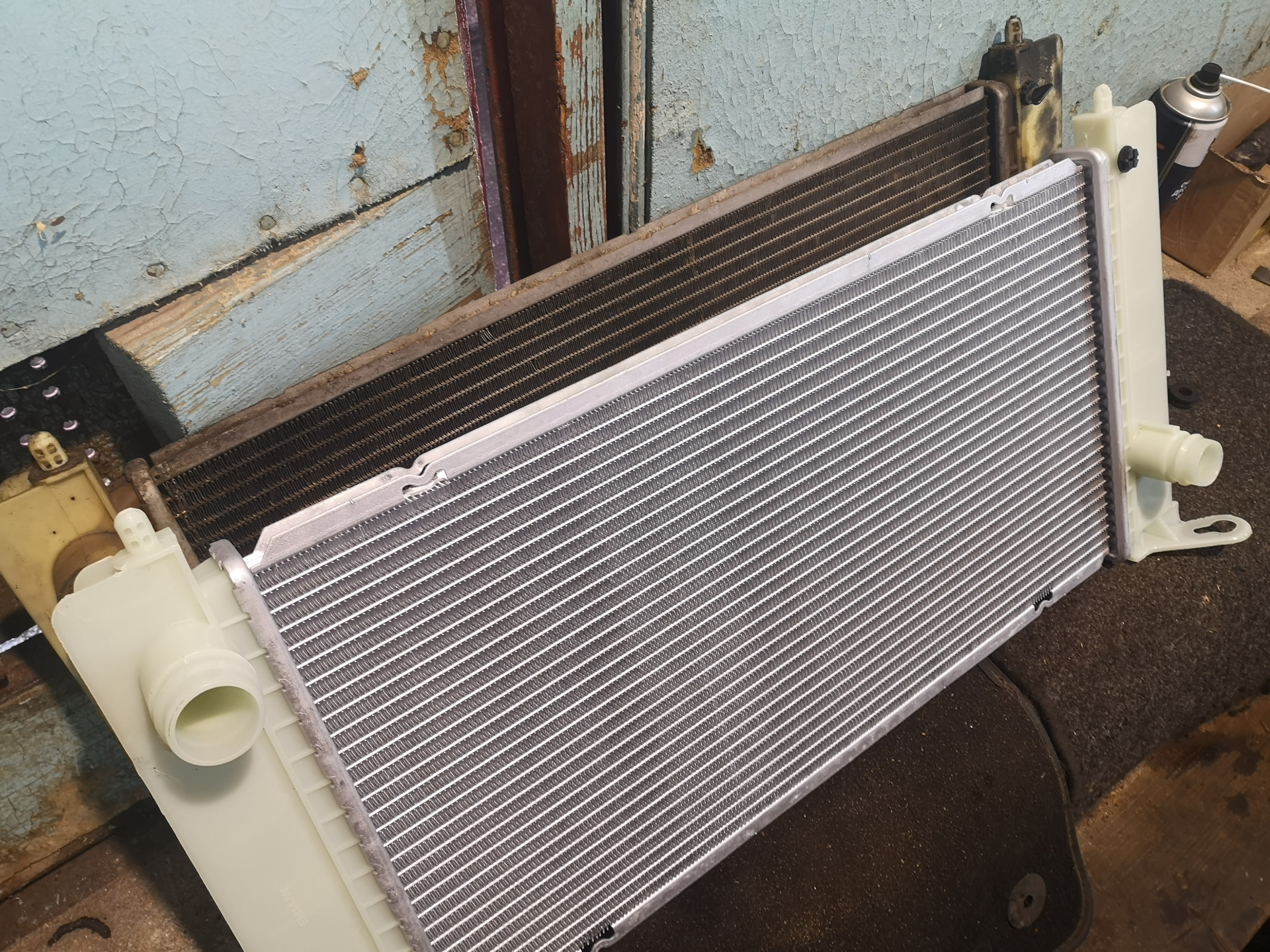 Замена радиатора (основного) — FIAT Stilo, 1,6 л, 2002 года | своими ...