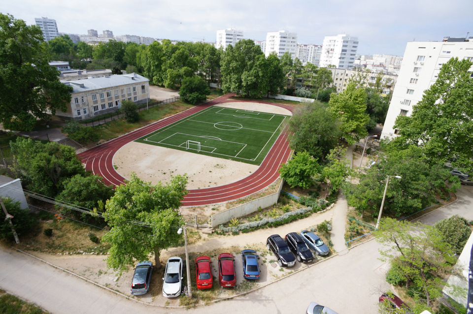 Севастополь, вид из окна квартиры во двор — Lada Vesta SW (1G)