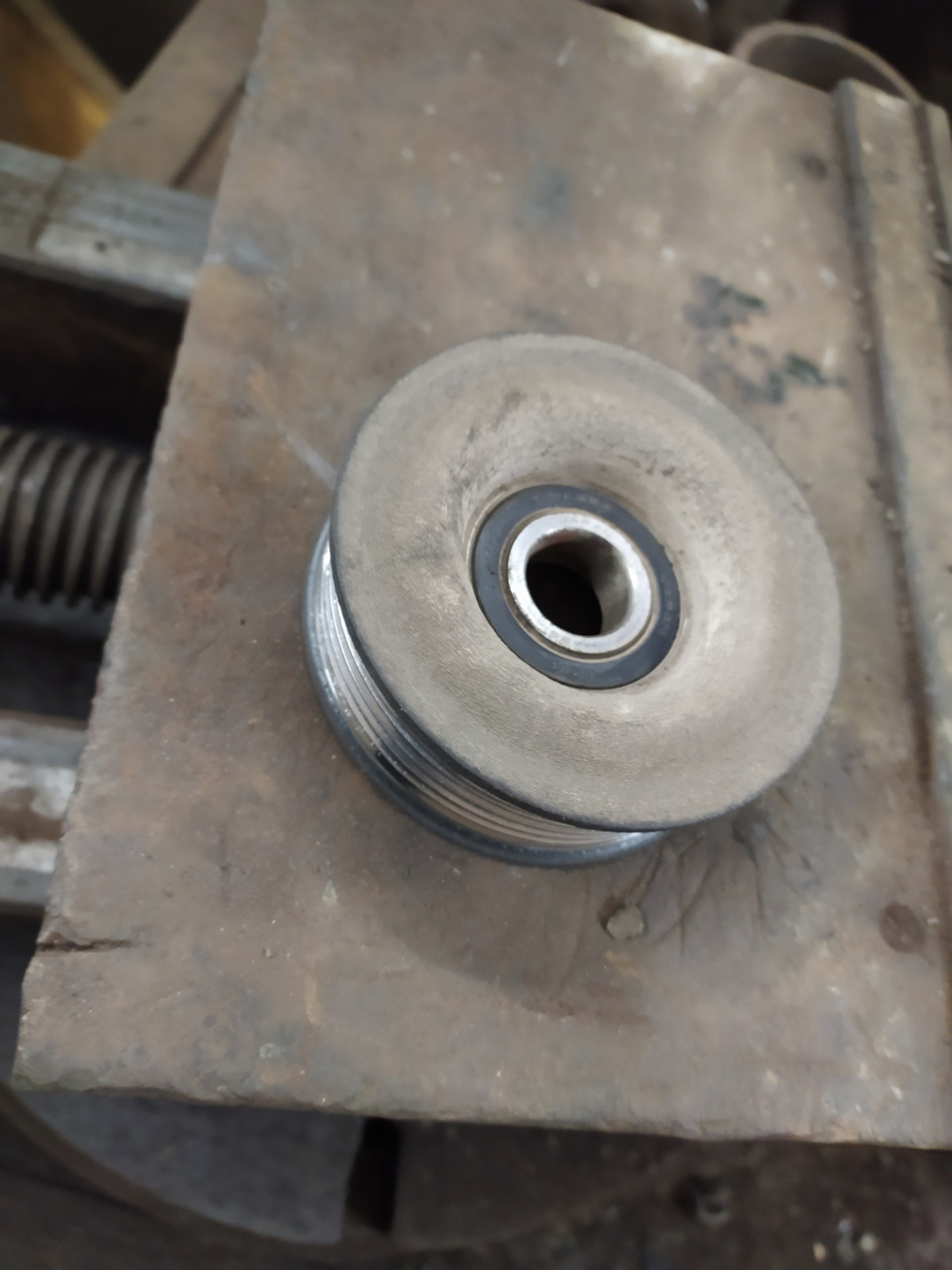 Замена подшипника в натяжном ролике ремня генератора. — Mazda 3 (1G) BK ...