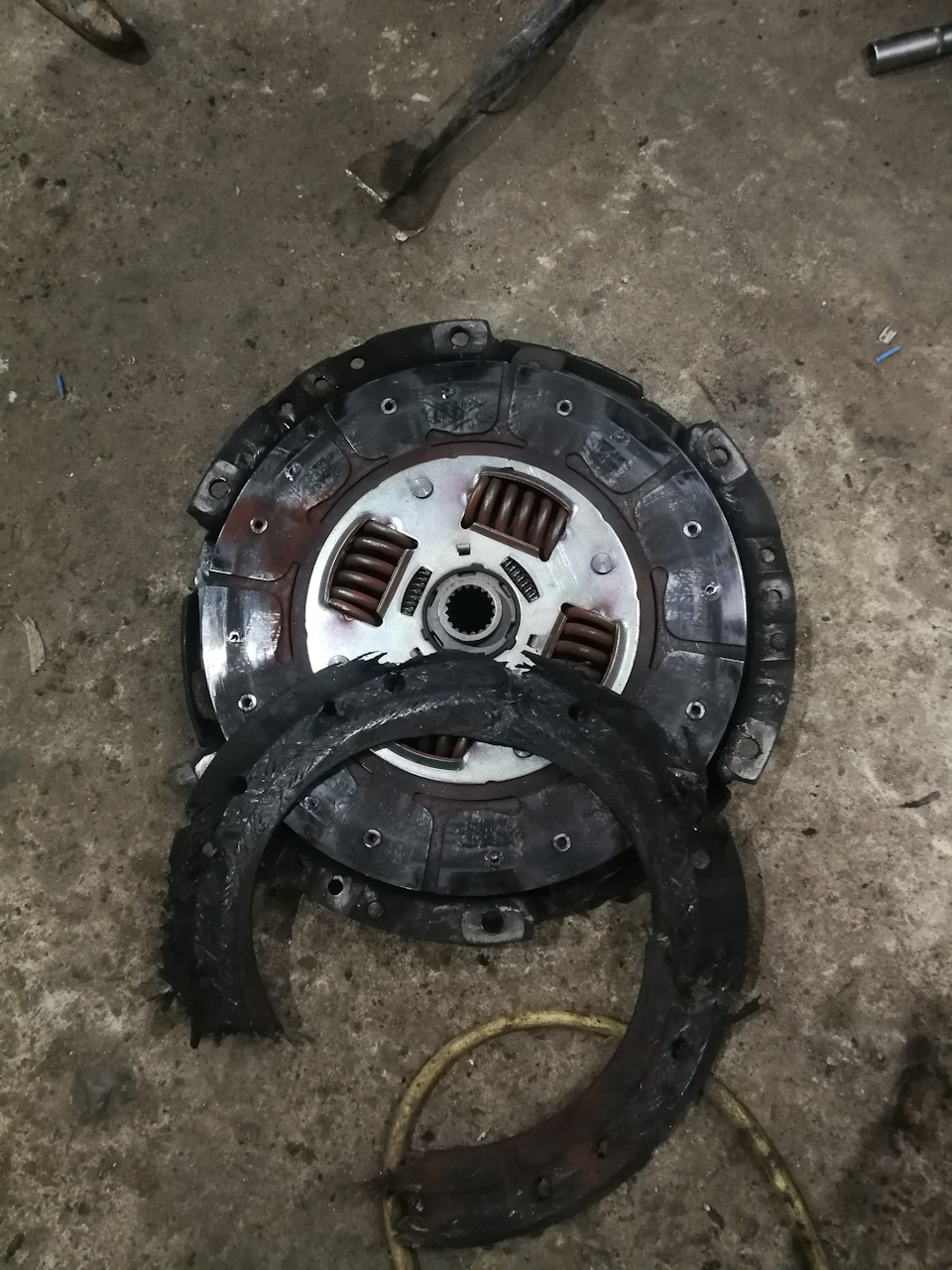 Разрыв диска сцепления — Peugeot 206 GTI, 2 л, 2001 года | поломка | DRIVE2