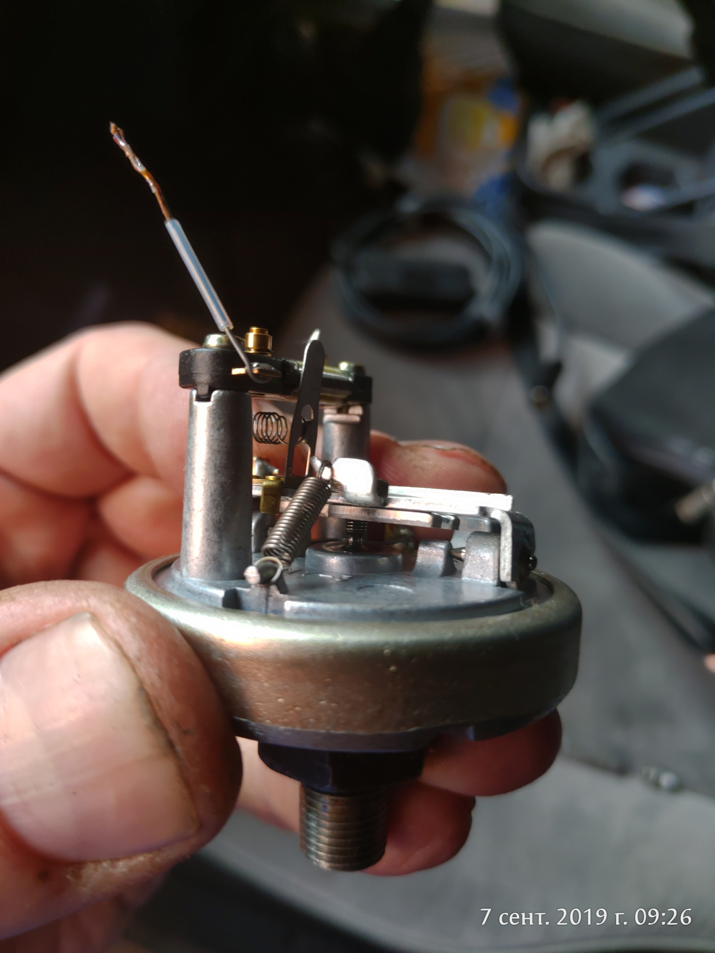 датчик давления масла тд 42. жутко разбор. немножко жутко а взглянешь на бледно-зеленое усыпанное звездами небо. датчик оборотов тахометр td27. датчик давления масла td42.