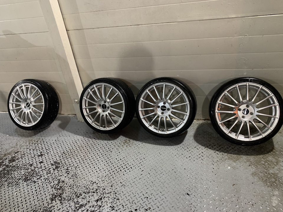 Диски форд мондео 5 r18. Колеса 18. Колеса на фольксваген пассат б5. Диски форд мондео 5 r18. 18 колеса.