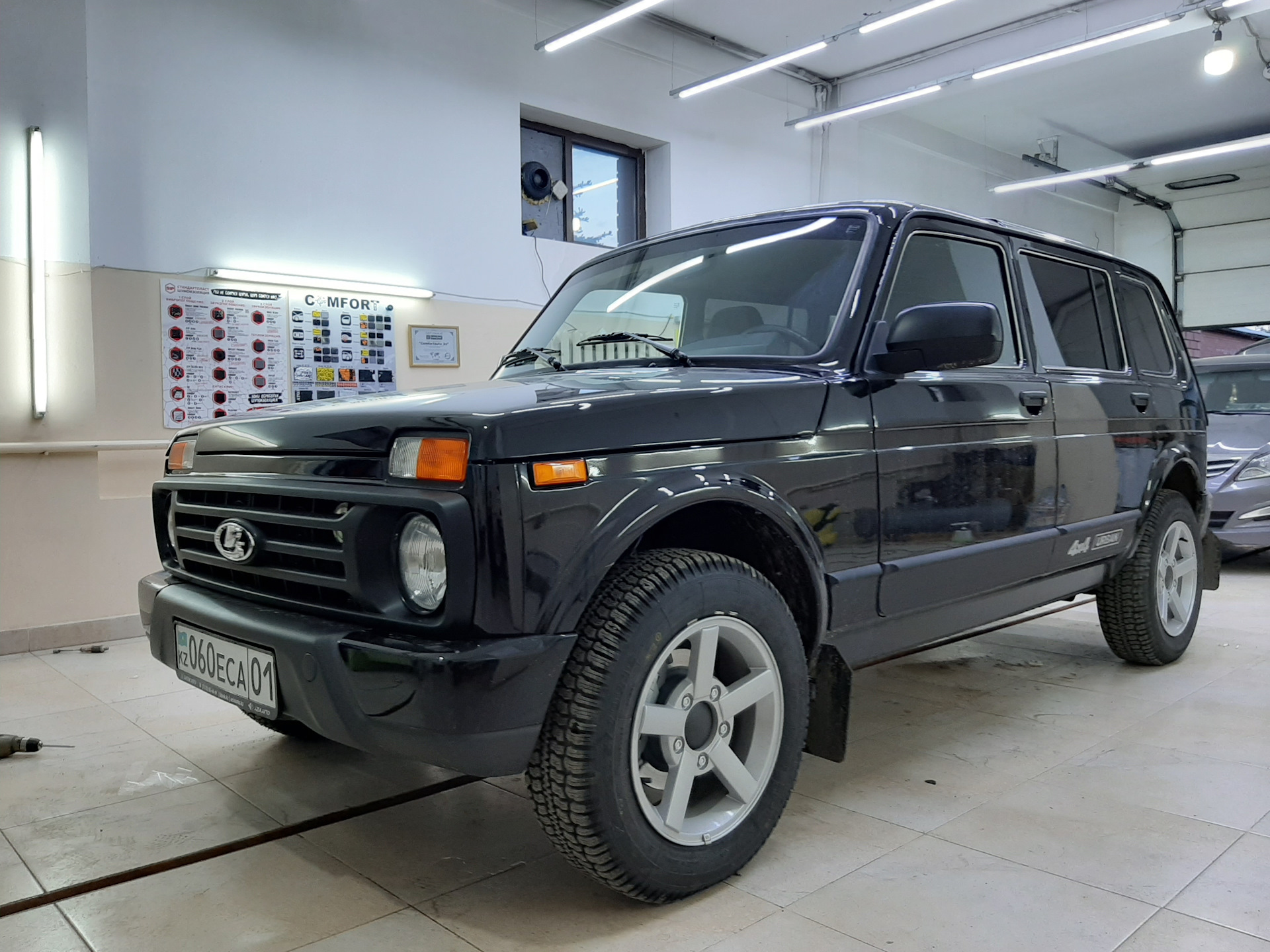 4x 4 5. Lada 4x4 Urban пантера. Лада 2131 пантера. Lada 4x4 5d. Нива Урбан 5 дверная черная пантера.