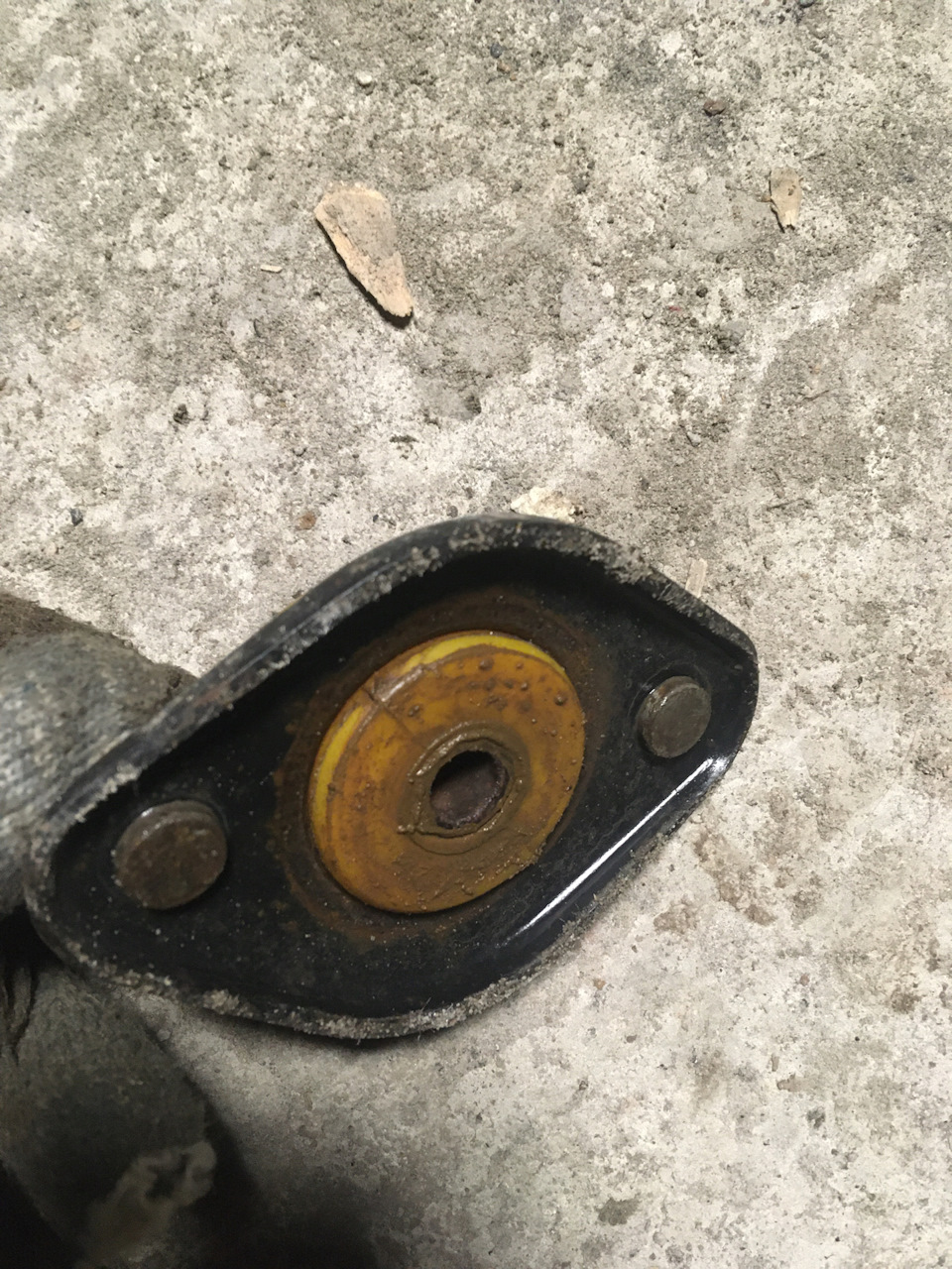 Замена опор заднего Амортизатора BMW е46 — BMW 3 series (E46), 1,9 л ...