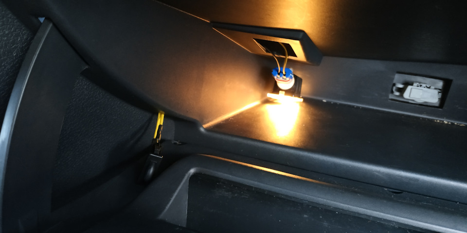 Как заменить лампочку в багажнике рено дастер