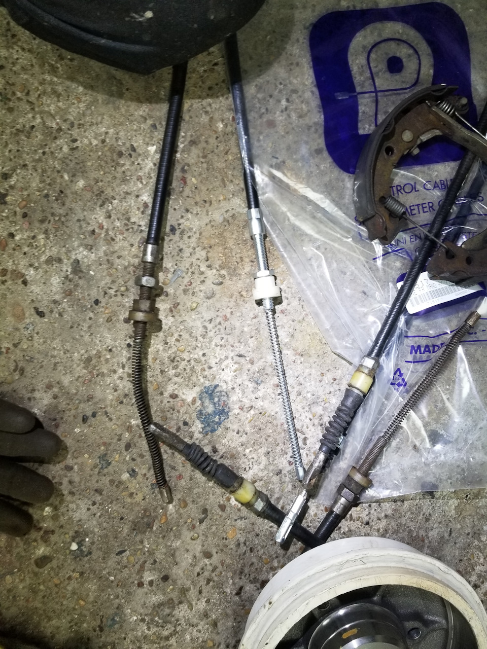 *164. Регулировка тросов ручника — Citroen AX, 1 л, 1995 года ...