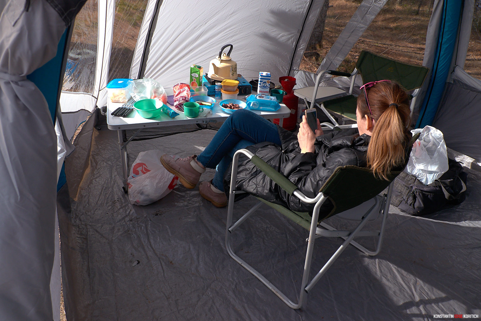 Надувная кемпинговая мебель. Палатка кемпинговая надувная. Надувной кемпинговый шатер. Надувная кровать в палатку. Палатка с надувными дугами.