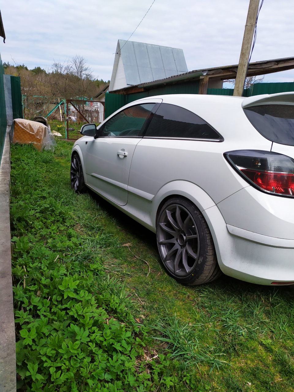 Opel Astra h GTC белая