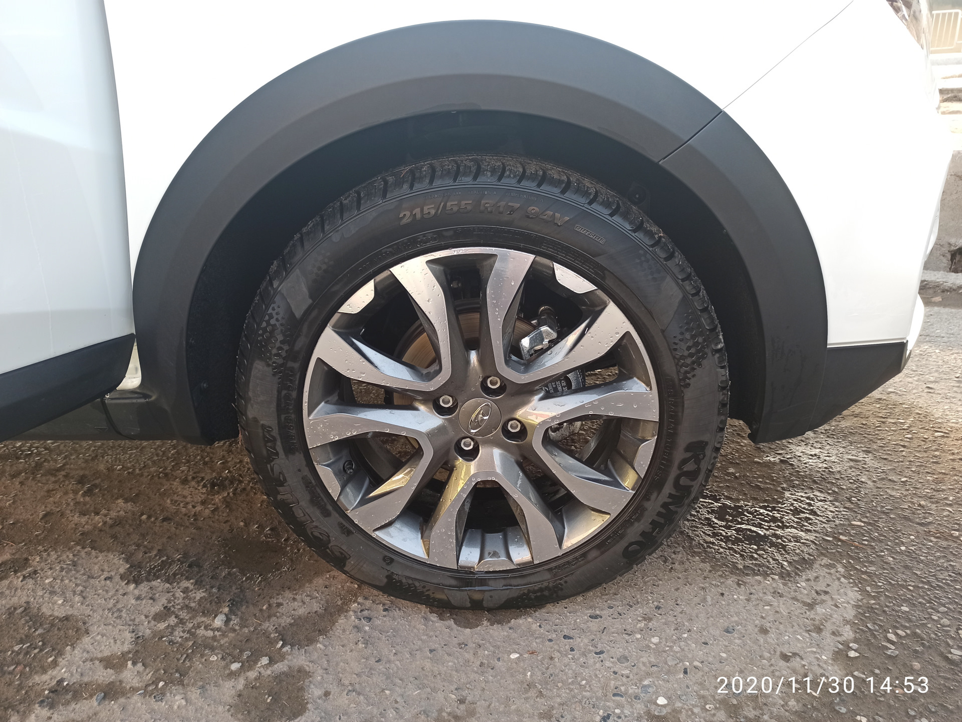 Шины размер 215/55/17. Всё сезонные — Lada XRAY Cross, 1,8 л, 2020 года ...