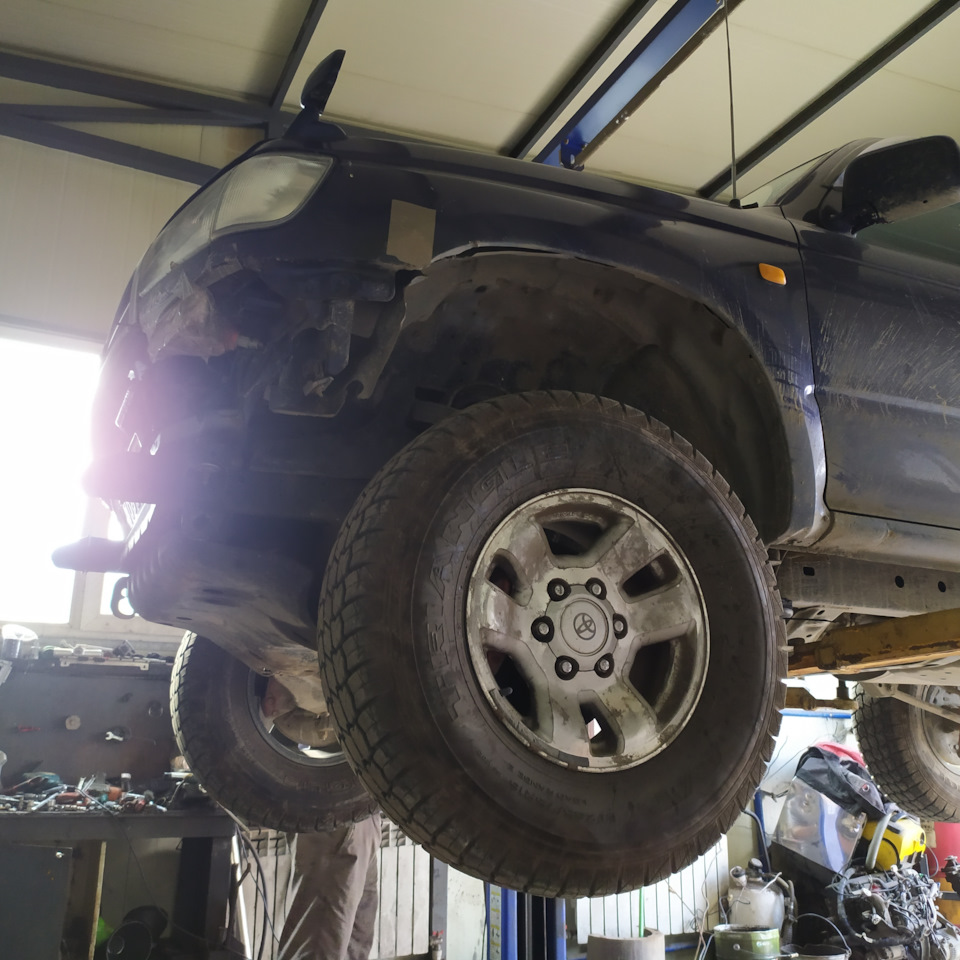 Из жизни смурфа. Замена масла, ремонт гидрача, замена подушек — Toyota ...
