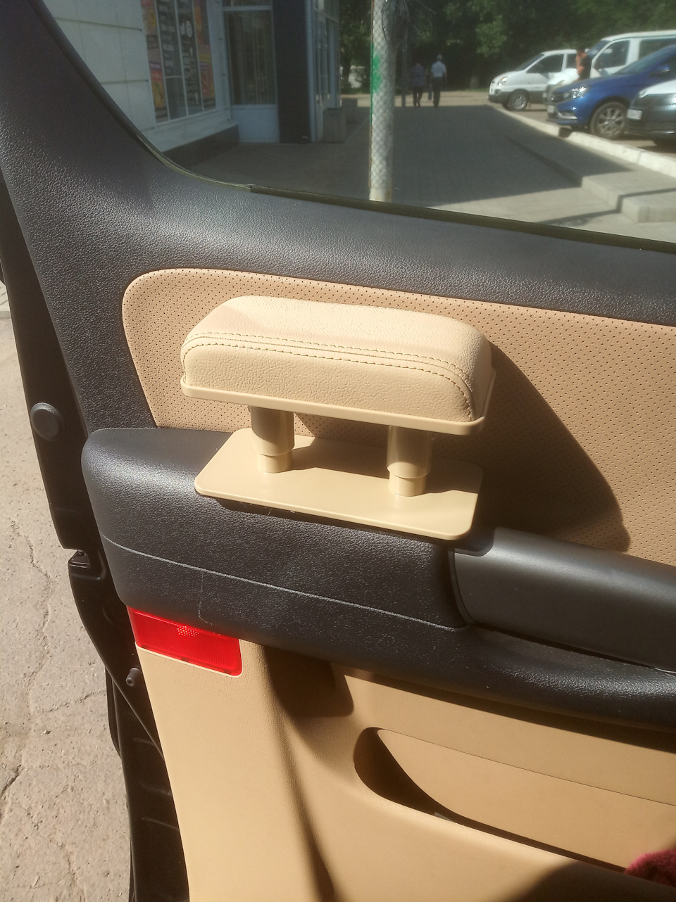 Подлокотник на левую руку. — Hyundai H-1 (2G), 2,5 л, 2020 года ...