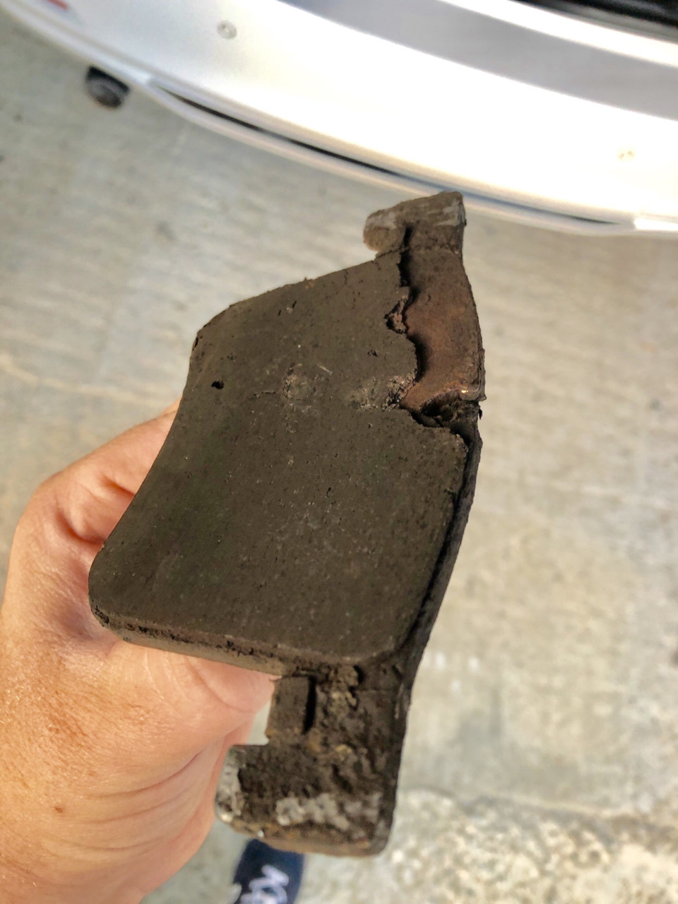 Неравномерный износ передних колодок — BMW 3 series (F30), 2 л, 2013 ...