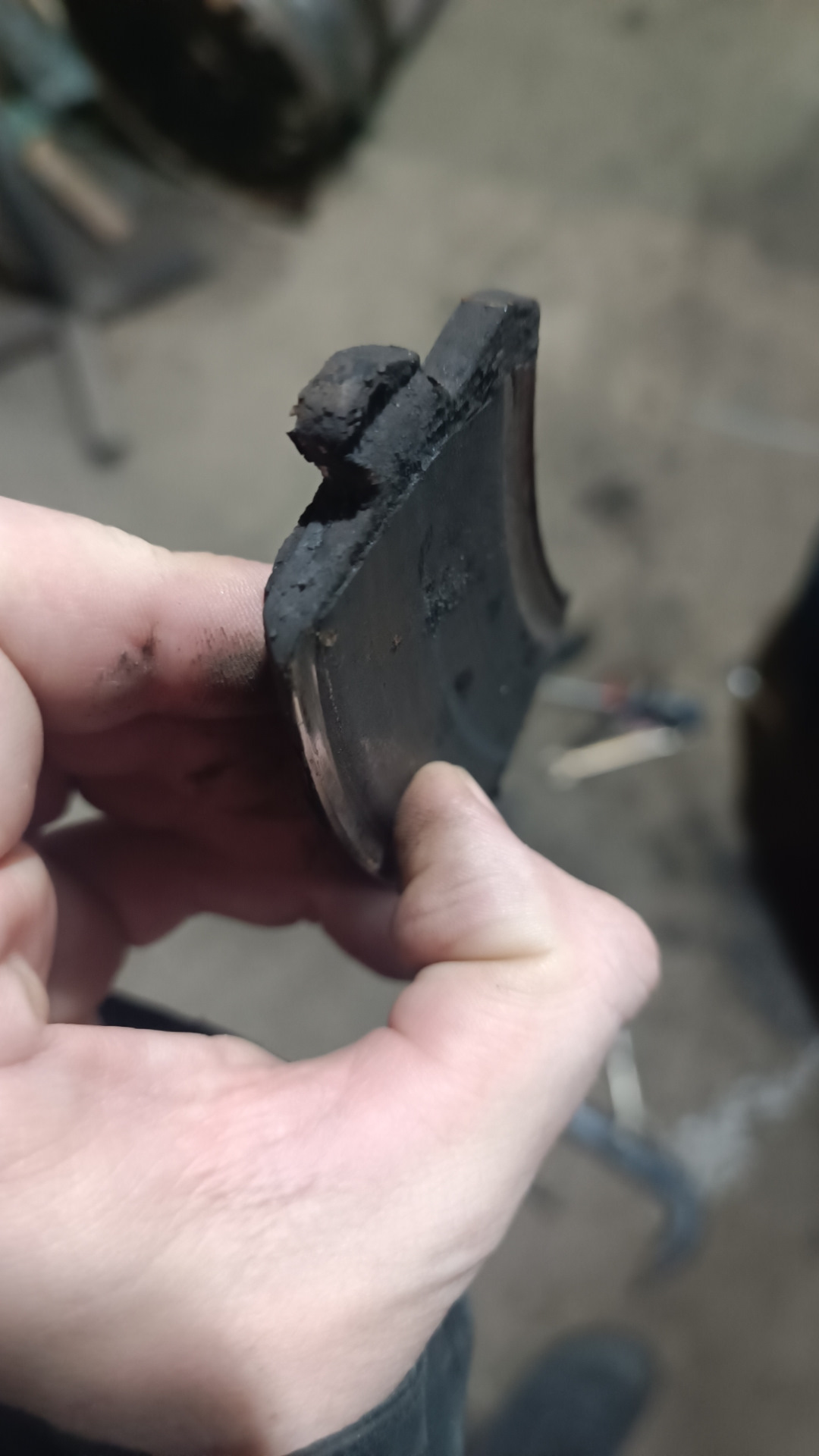 Задние колодки, приводной ремень и ролик натяжителя. — Volkswagen ...