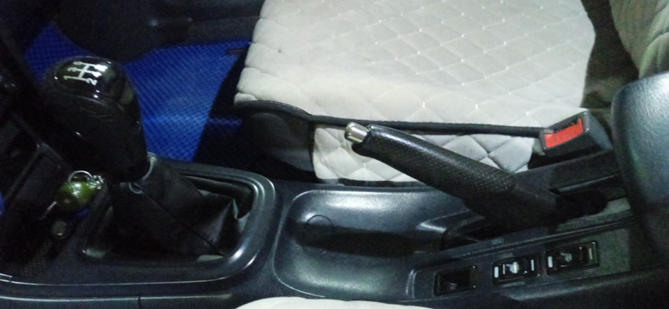 Кожух ручника от n16 — Nissan Almera Classic (B10), 1,6 л, 2007 года ...
