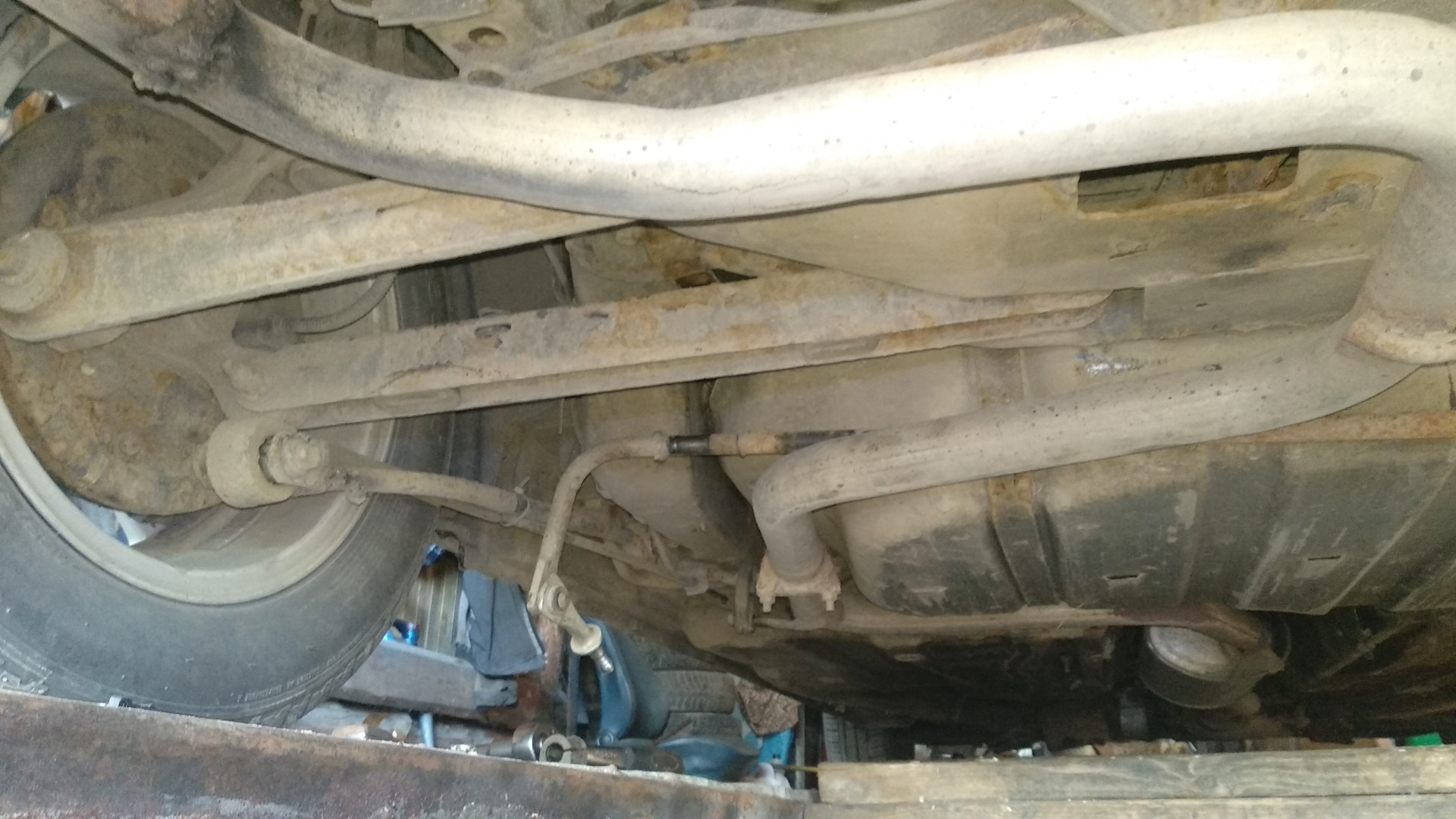 Снять задний стабилизатор. Снять задний стабилизатор. Стойка заднего стабилизатора в машине. Снять задний стабилизатор. Снять задний стабилизатор.