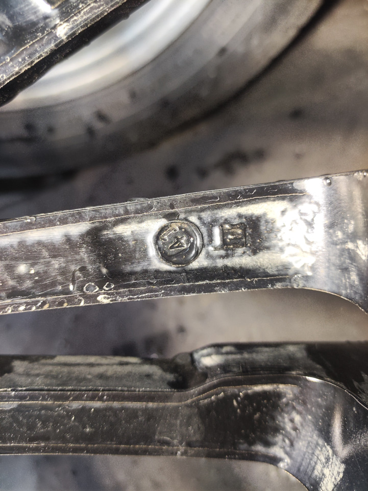 Шины зимние шипованные Hankook 205/50 R17, литые диски Кик 6,5Jx17 ET41 ...