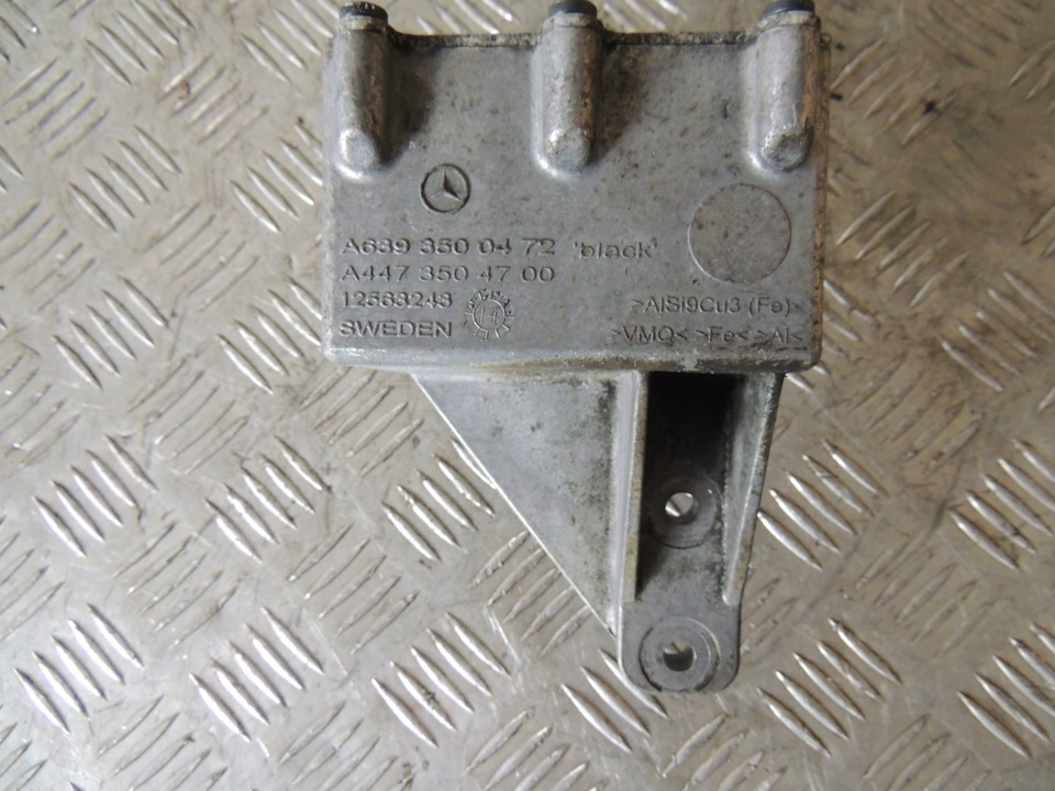 7. Установка демпфера на кронштейн заднего редуктора — Mercedes-Benz V ...