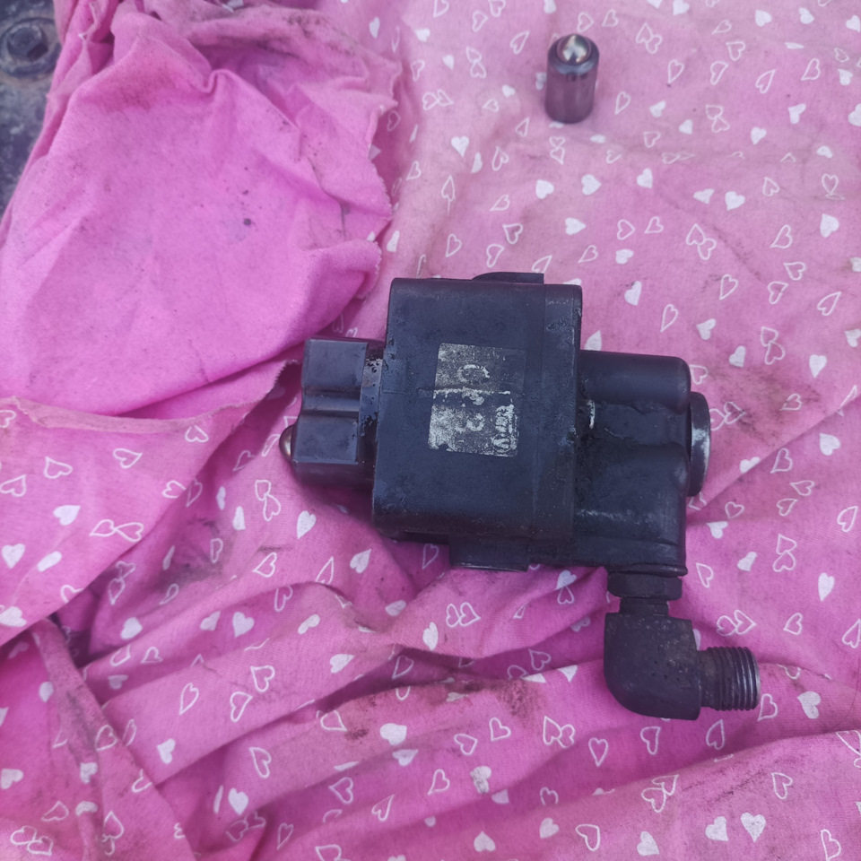 Первая поломка, травление воздуха из сопуна кпп — МАЗ 5440В5, 6,6 л ...