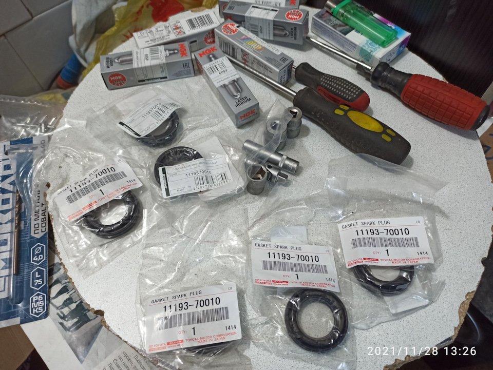 Чистка маслоотделителя в клапанной крышке и замена свечей. — Toyota ...