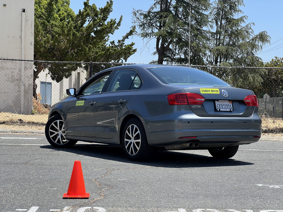 Ученик за рулем — Volkswagen Jetta VI, 2 л, 2013 года | покатушки | DRIVE2
