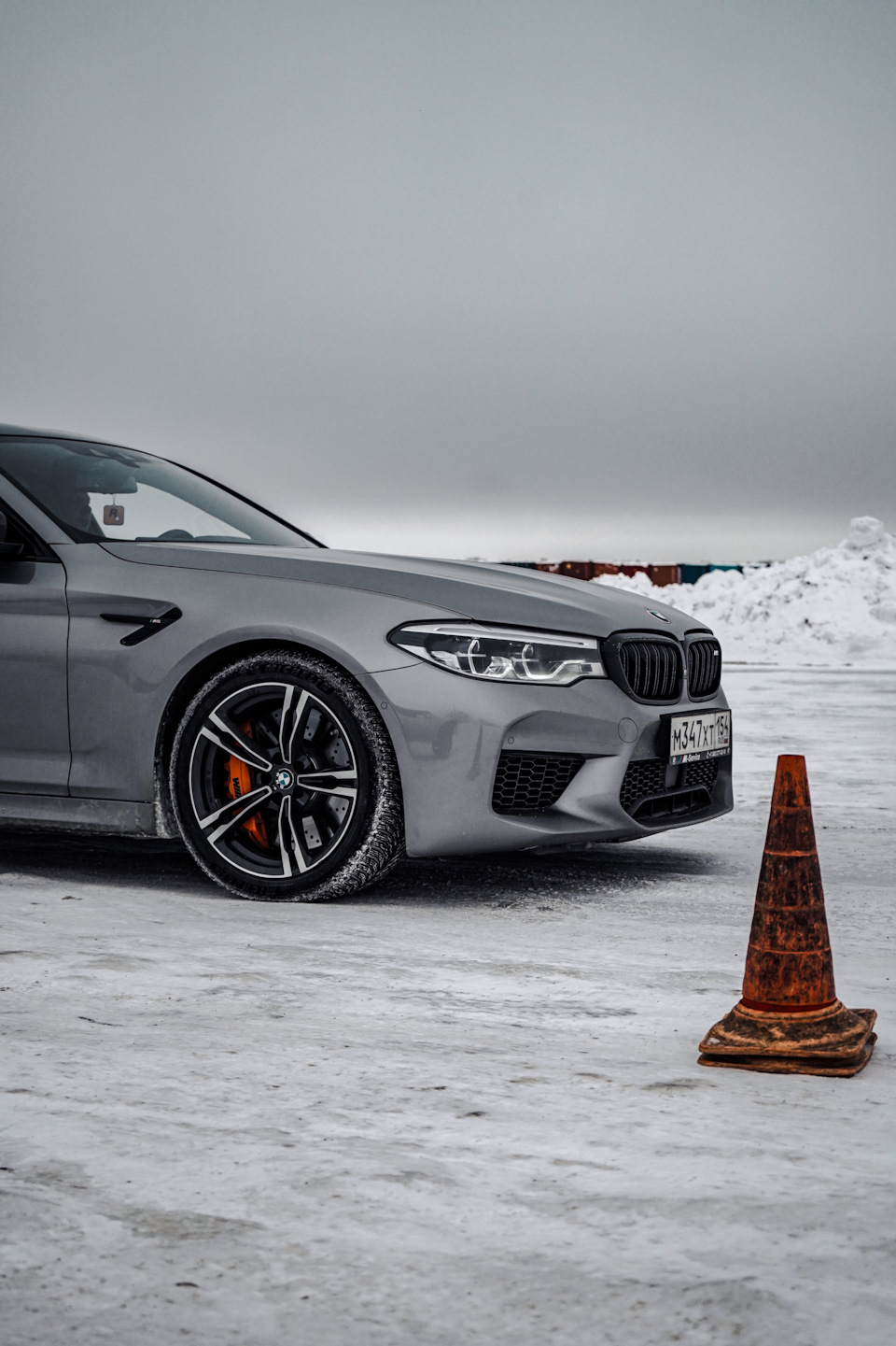 На М5 липучку или шипы? Отзыв об эксплуатации — BMW M5 (F90), 4,4 л, 2019  года | шины | DRIVE2