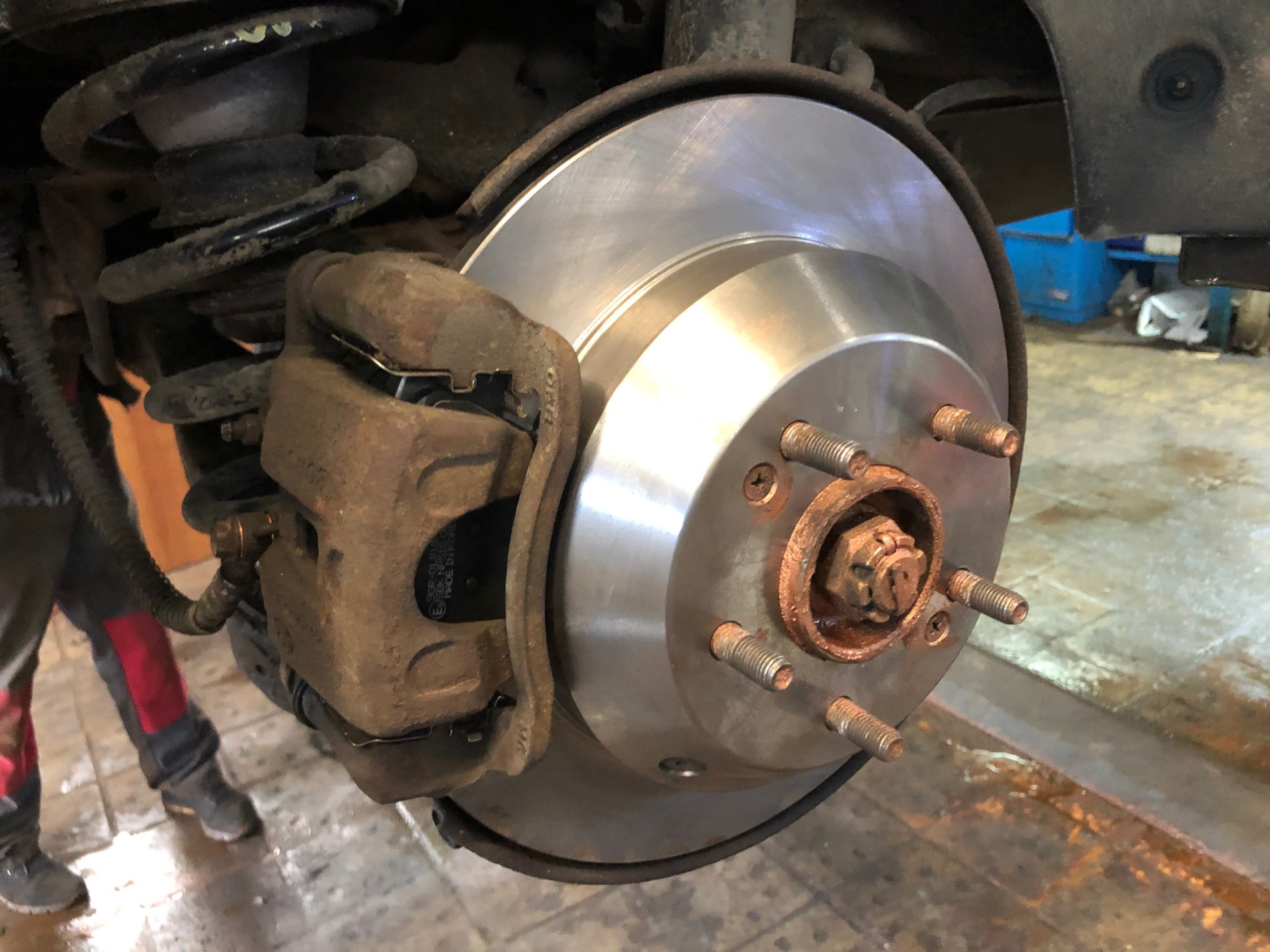 Профилактика задних суппортов, замена тормозных дисков Санта Фе 2,2 ...