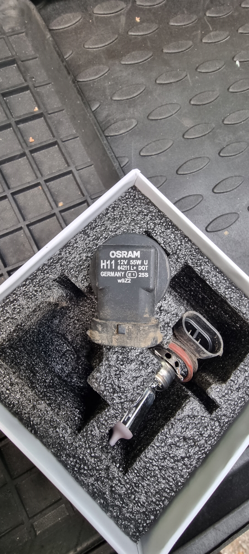 Замена лампы в противотуманках на LED Toyota land Cruiser Prado 150 ...