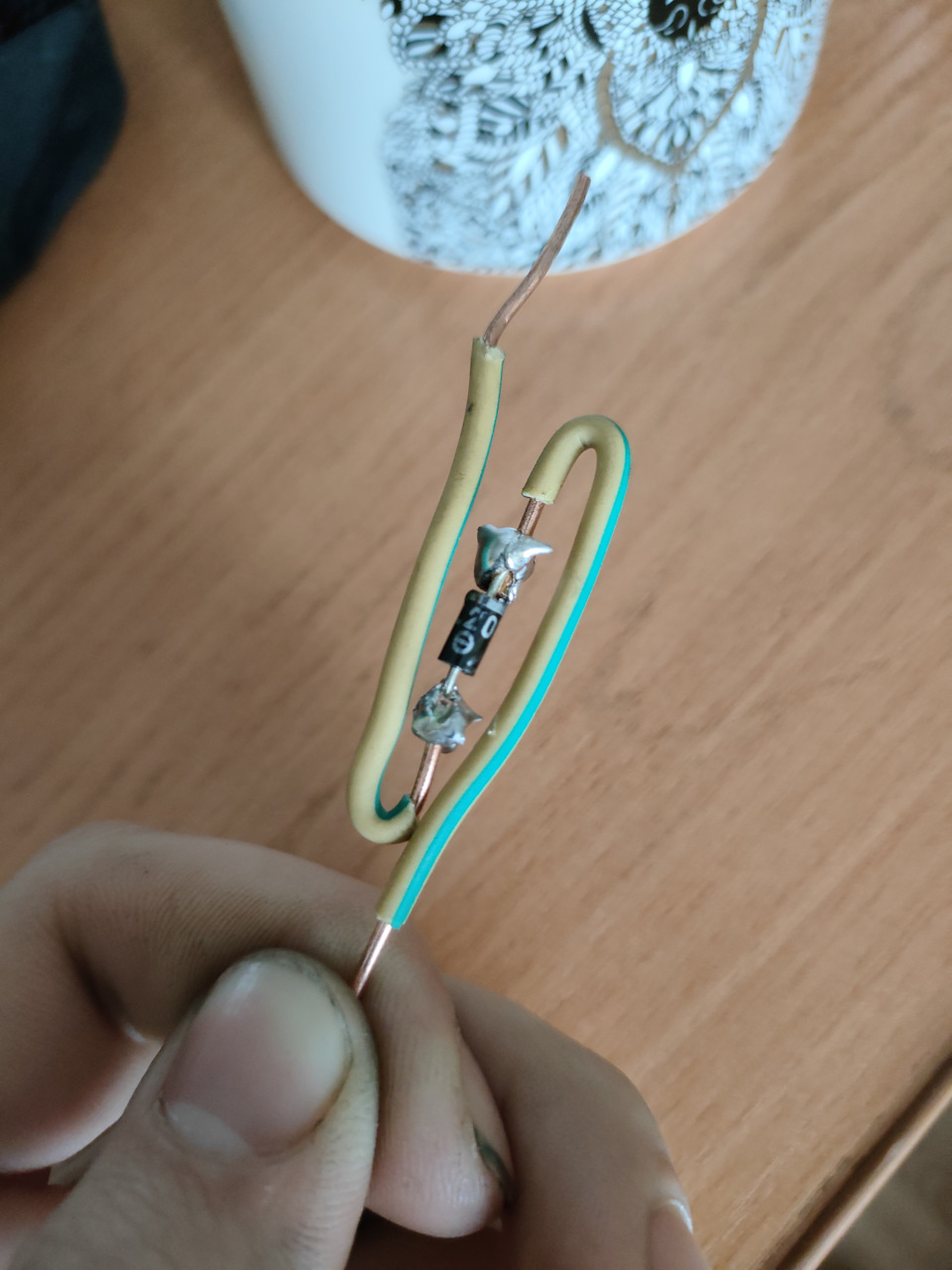 При подключении концевиков сигнализация показывает что деверь открыта ...