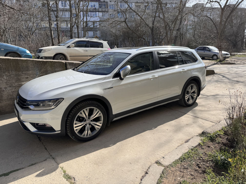 Volkswagen Passat b8 Alltrack Р±РµР»С‹Р№