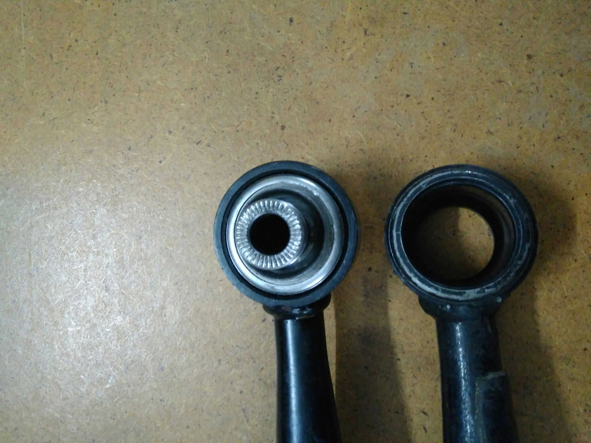 Задние поперечные рычаги лифан х60. Поперечный рычаг tiggo t11. Задние рычаги чери тигго. Сайлентблоки задних тяг чери тигго т11. Chery tiggo t11 задняя подвеска.